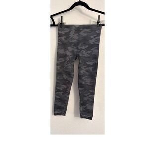 Spanx Look at Me Now Seamless Leggings Grey Camo High Waist Crop XS 20110R